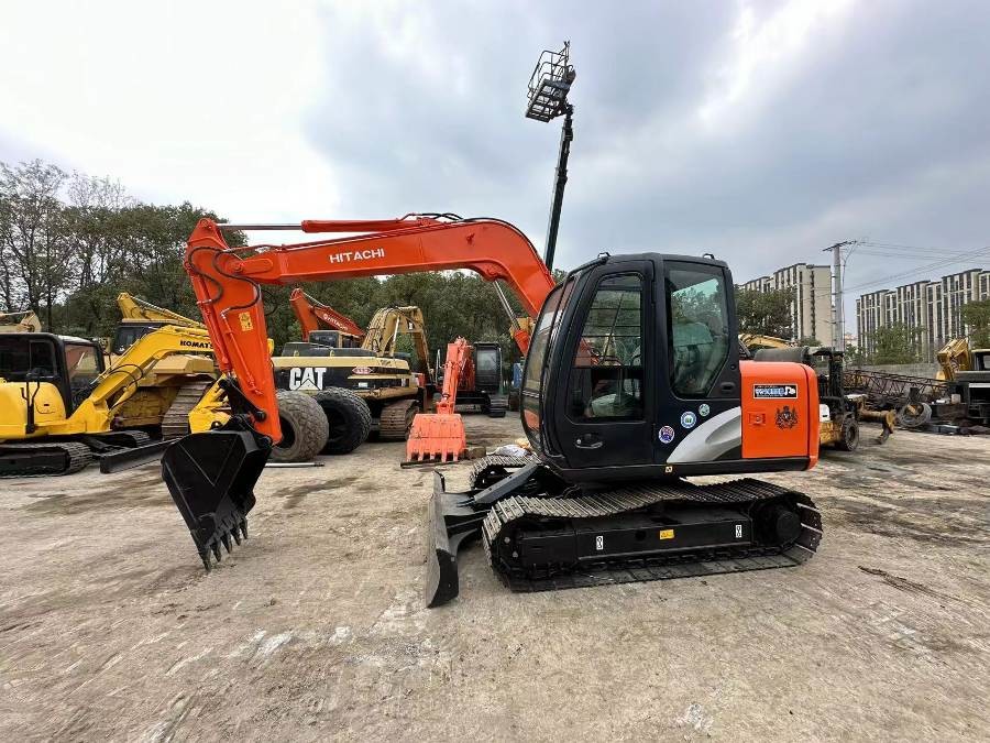 Japonya Hitachi Mini Excavator 7ton satılıyor İkinci el ZX70 Jindongyu Makine