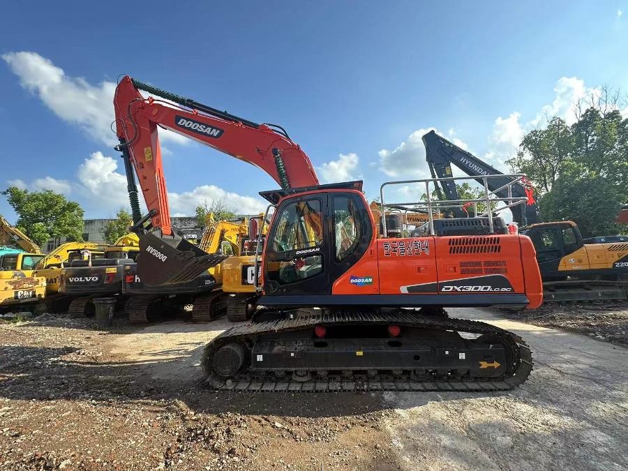 Kore Kullanılmış Doosan kazıcı satılıyor İkinci el DX300LC Jindongyu Makineleri