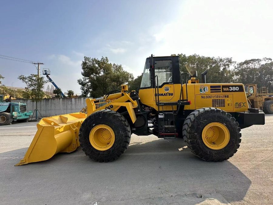 Japonya Kullanılmış Komatsu yükleyici satılıyor İkinci el WA380 Jindongyu Makine